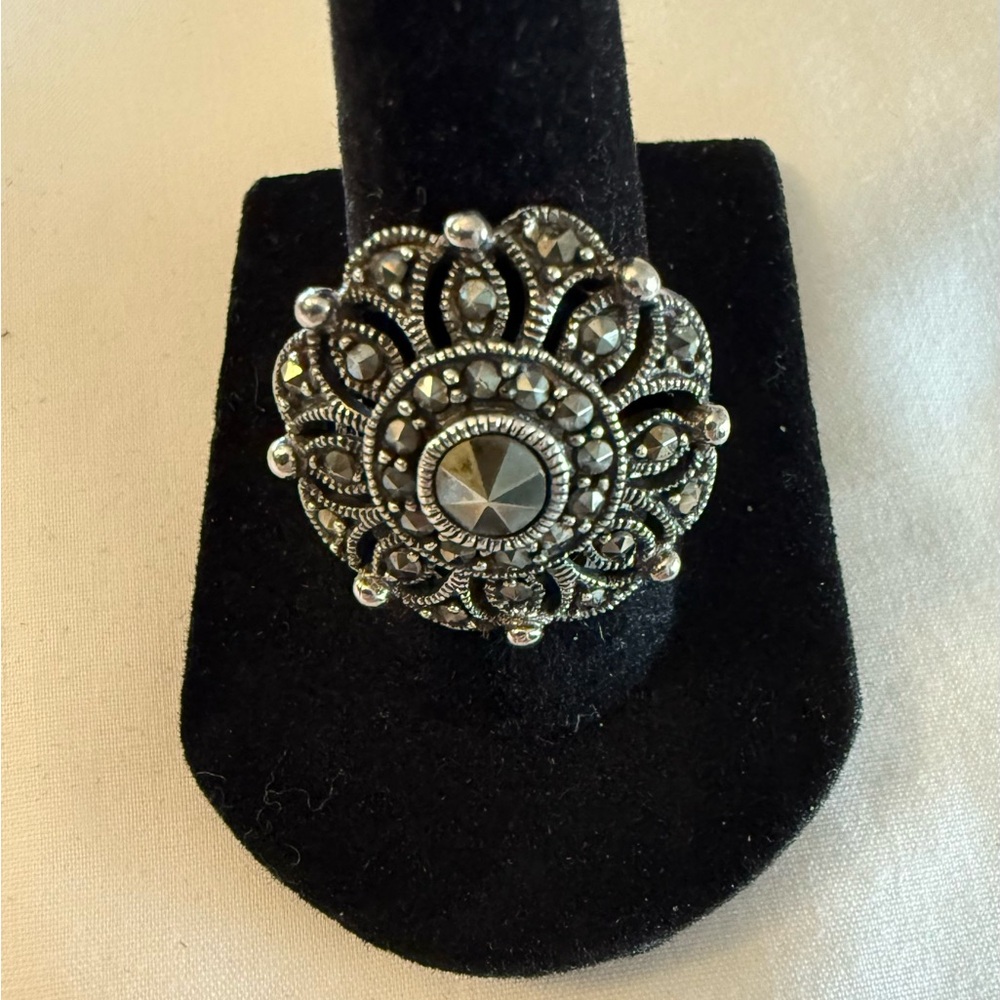 Elegant Sterling Silver Marcasite Floral Ring